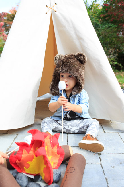feather + light photography | camp theme first birthday party | camp theme birthday | baby bear